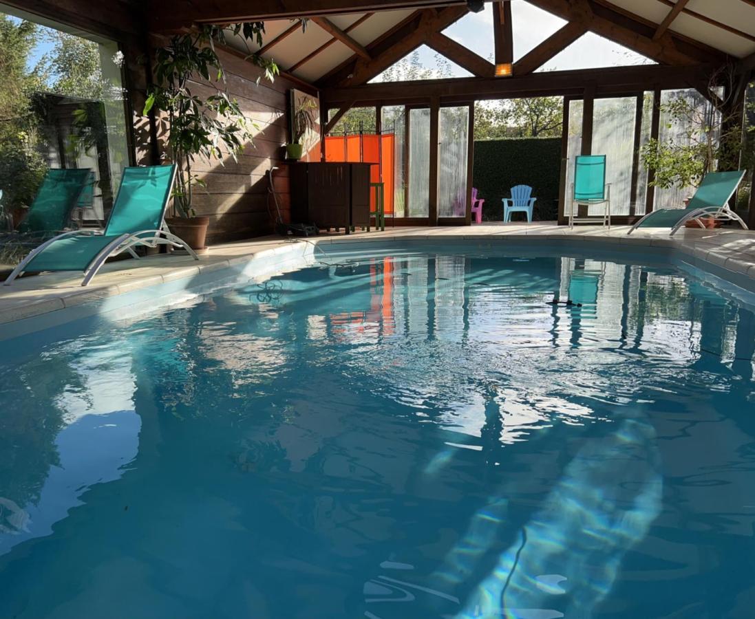 Maison avec piscine et sauna à Vire Esterno foto