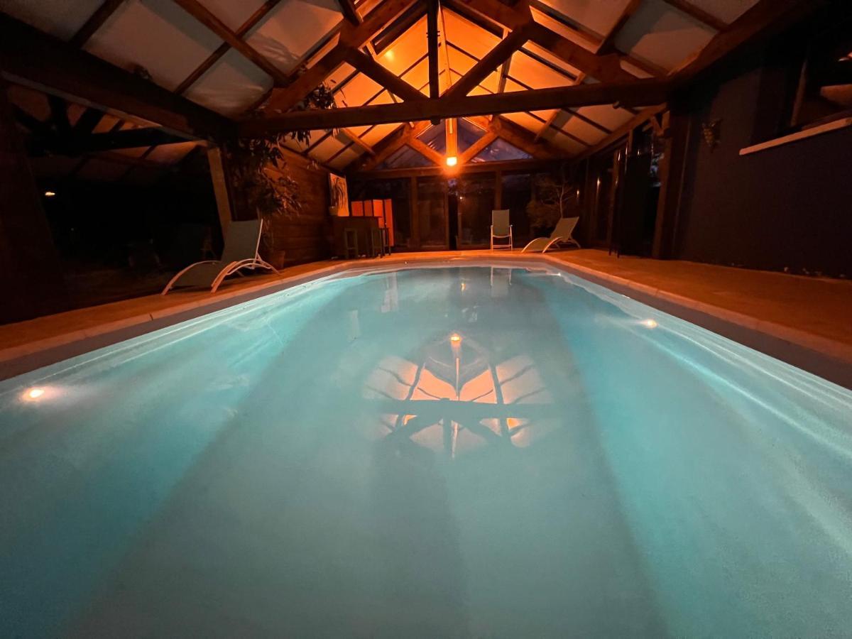 Maison avec piscine et sauna à Vire Esterno foto