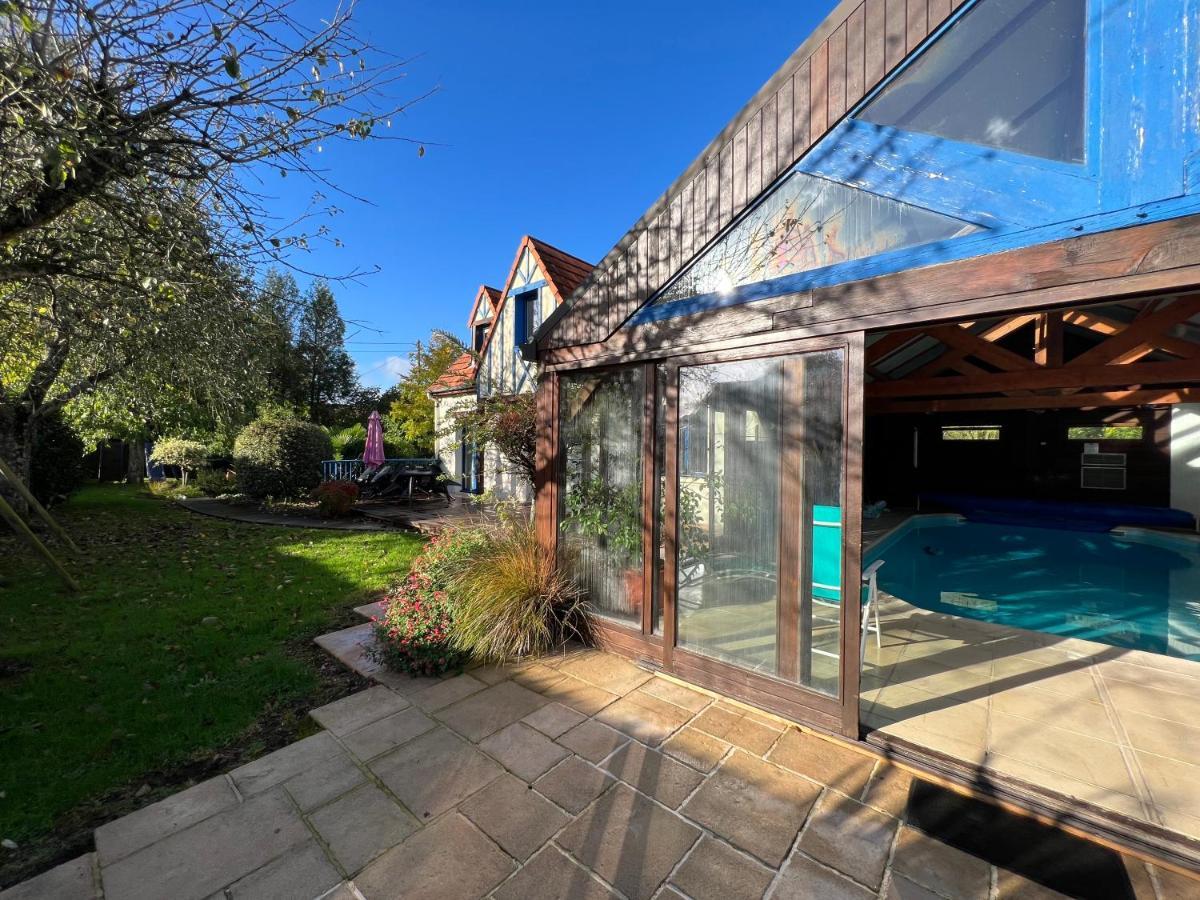 Maison avec piscine et sauna à Vire Esterno foto