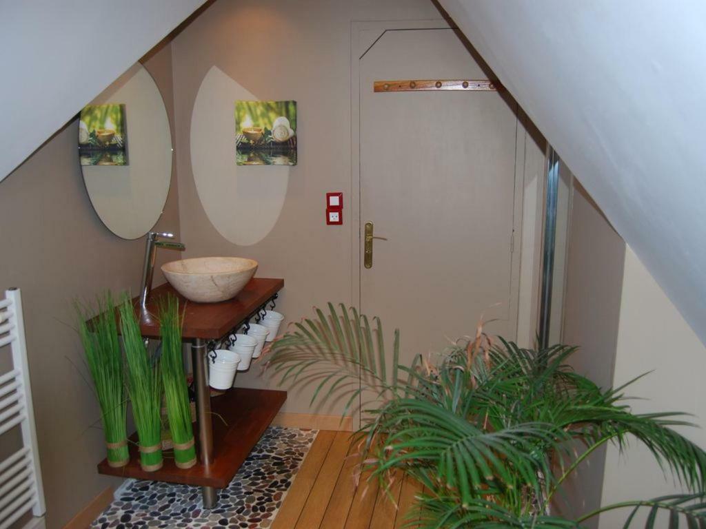 Maison avec piscine et sauna à Vire Esterno foto