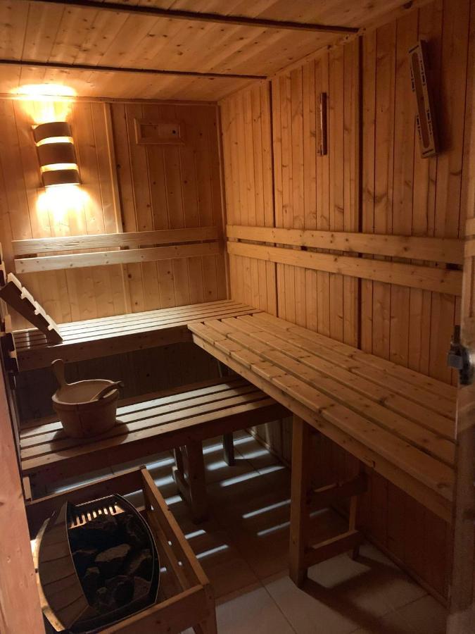Maison avec piscine et sauna à Vire Esterno foto