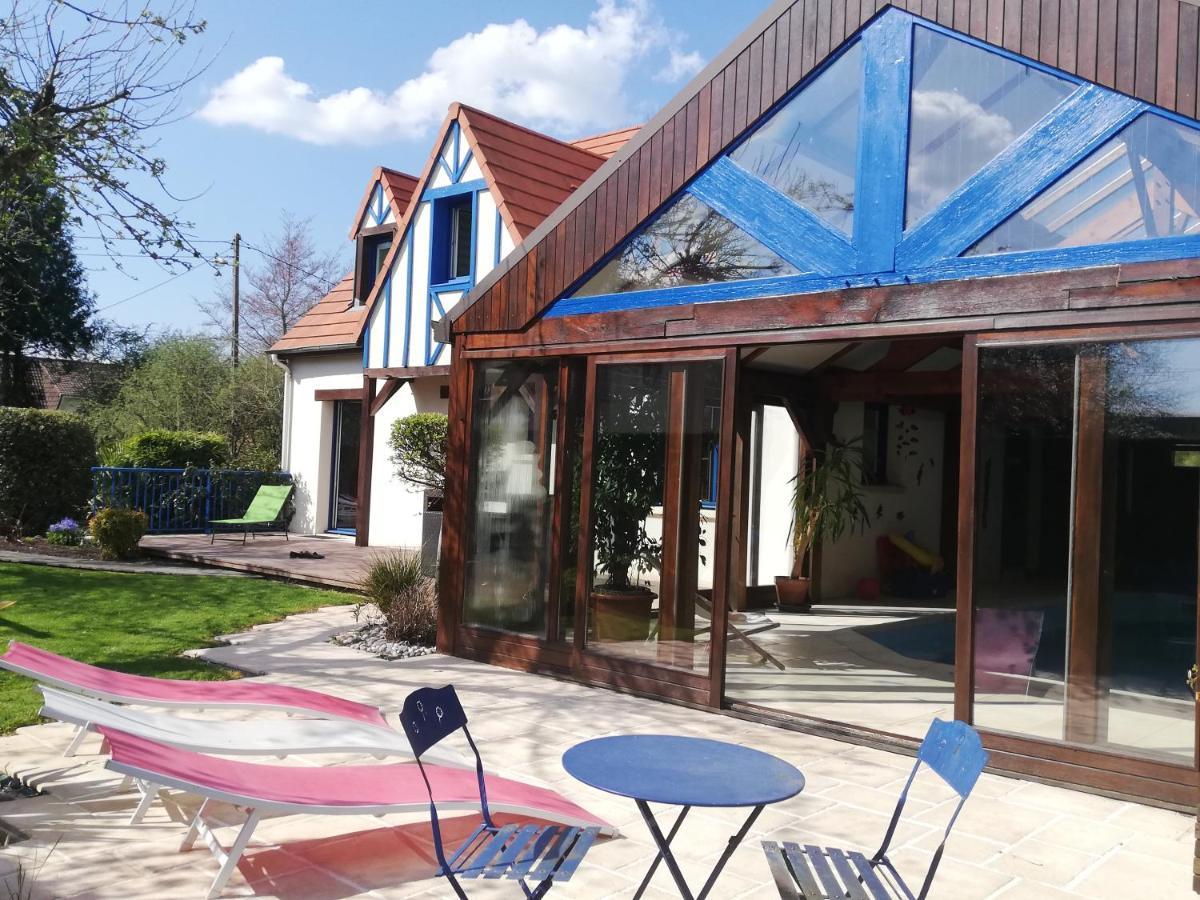 Maison avec piscine et sauna à Vire Esterno foto